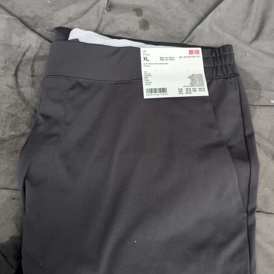 UNIQLO ULTRA STRETCH ACTIVE TAPERED PANTS – GRAY, XL (WAIST 36–39IN)