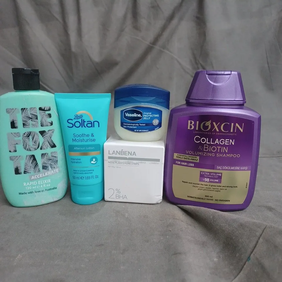 APPROXIMATEY 20 HEALTH AND BEAUTY PRODUCTS TO INCLUDE BIOXCIN COLLAGEN SHAMPOO, THE FOX TAN ELIXIR AND VASELINE PROTECTING JELLY