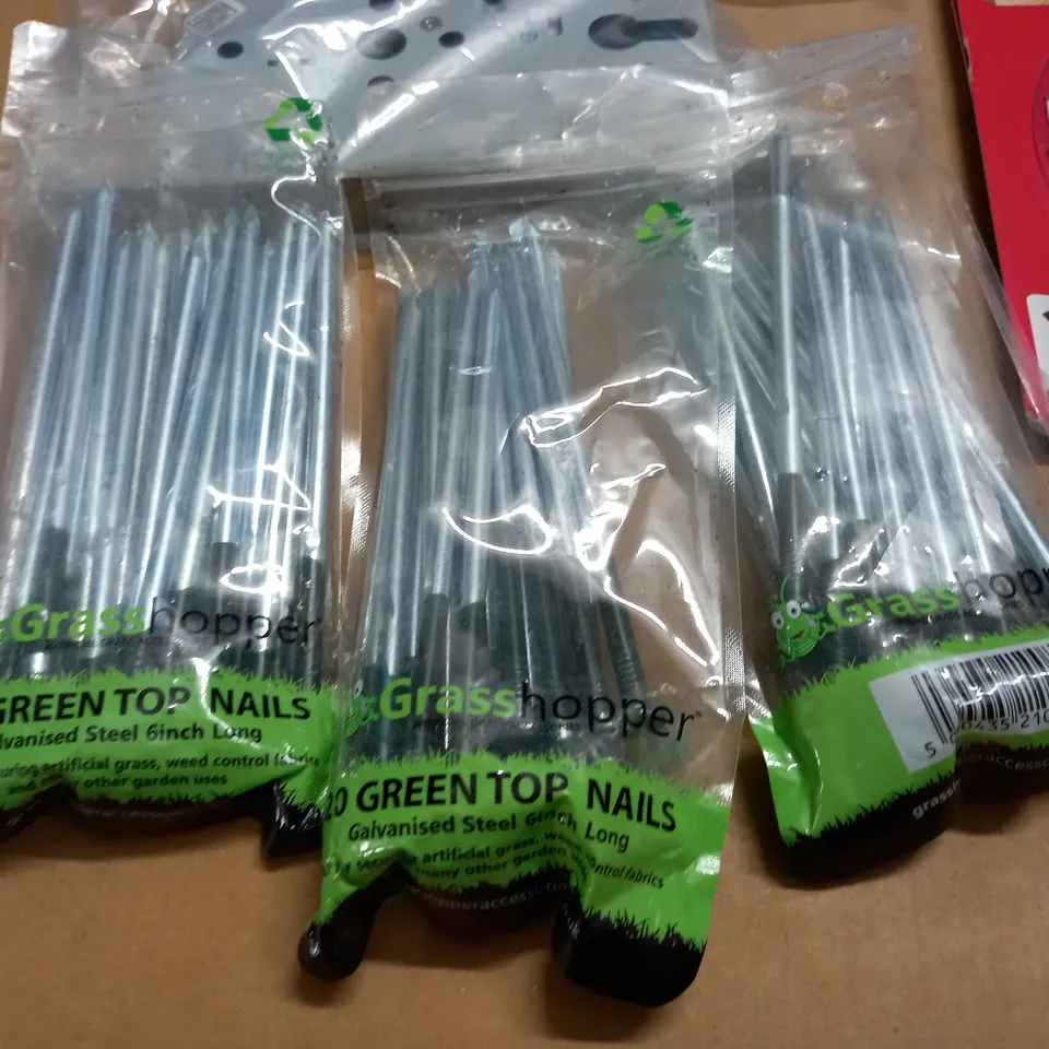 LOT OF 11 ASSORTED TOOL AND DIY ITEMS TO INCLUDE MILWAWKWW BLADES AND NIELSEN HAND DRILL
