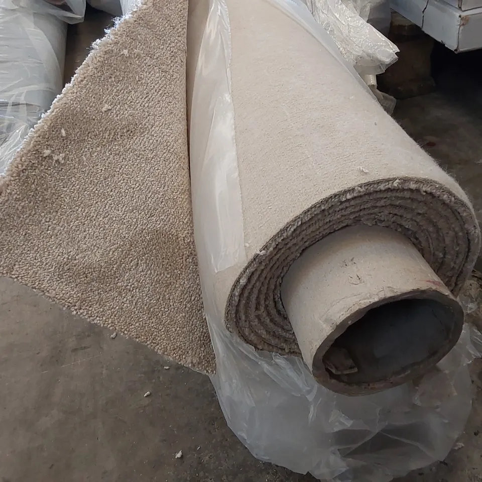 ROLL OF QUALITY MAJOR TWIST SUPREME MANOR CARPET // SIZE: APPROXIMATELY 5 X 3.5m