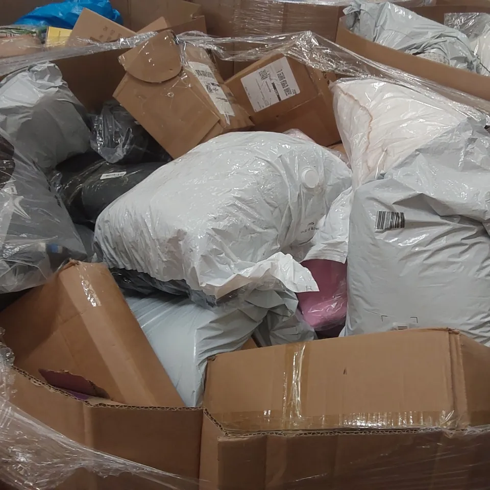 PALLET TO CONTAIN A LARGE ASSORTMENT OF PILLOWS, CUSHIONS AND RELATED PRODUCTS 