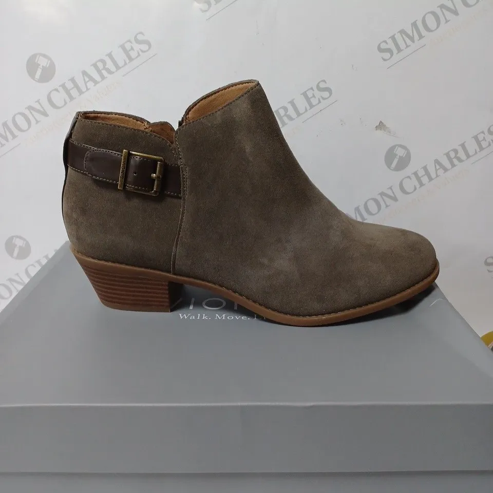 VIONIC GREIGE JOY MILLIE BOOT SIZE 8 