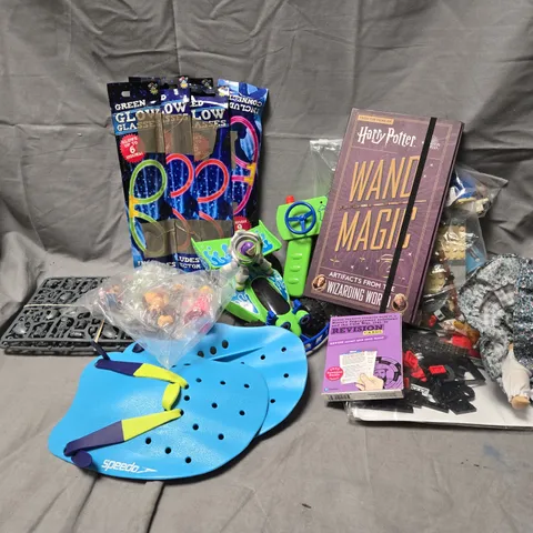 APPROXIMATELY 14 ASSORTED TOYS & GAMES PRODUCTS TO INCLUDE BUZZ LIGHTYEAR RC, GLOW GLASSES, LEGO, ETC