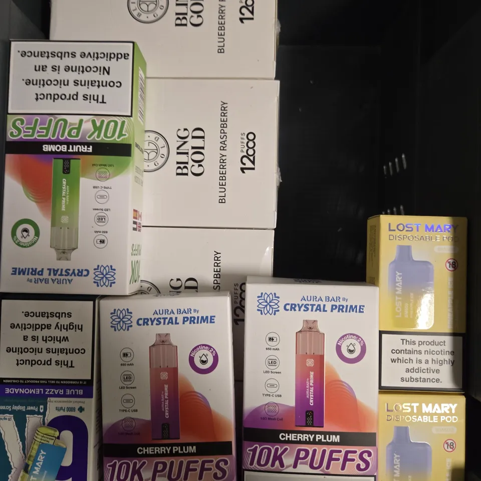 APPROXIMATELY 20 ASSORTED E-CIGARETTE & VAPING ITEMS IN VARIOUS BRANDS 