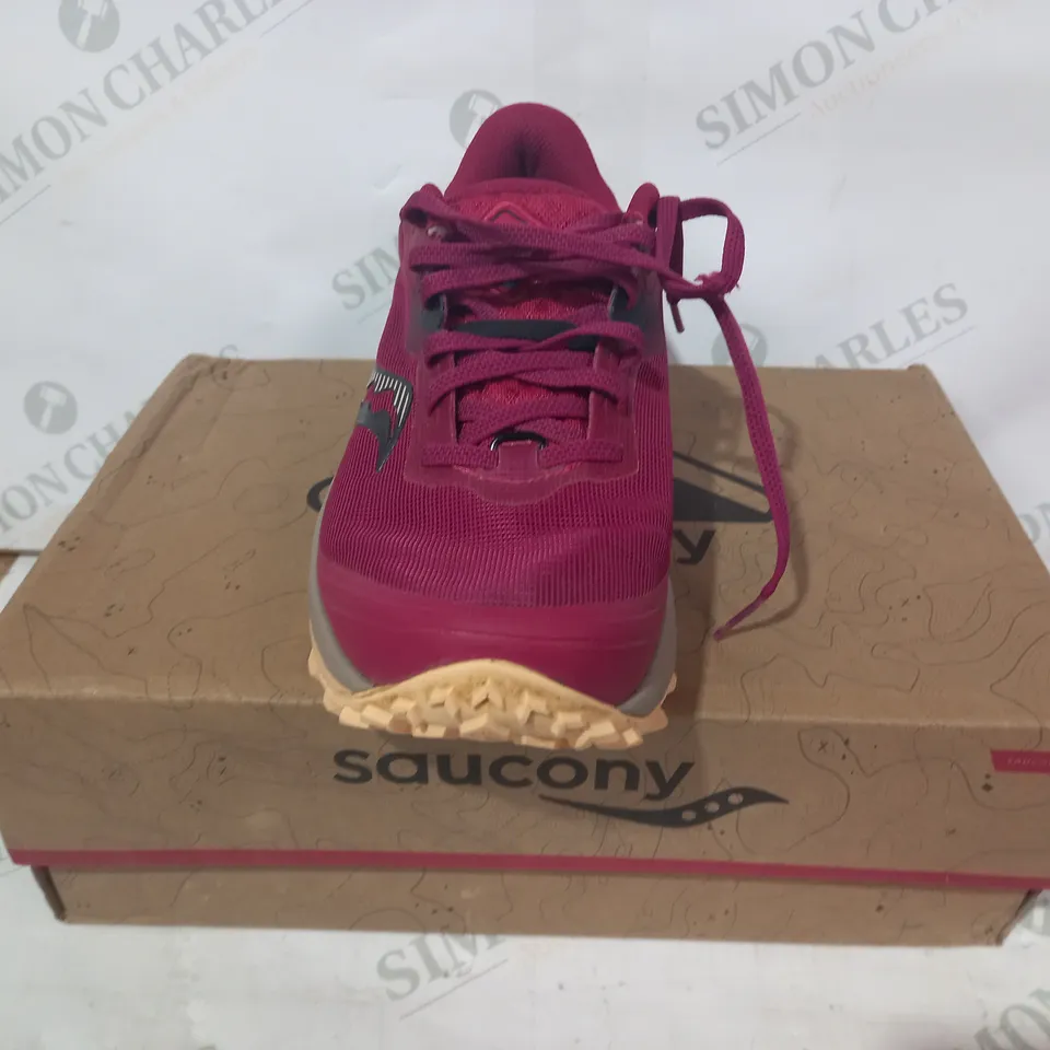 BOXED PAIR OF SAUCONY PEREGRINE 12 TRAINERS IN VIOLET/GREY UK SIZE 6