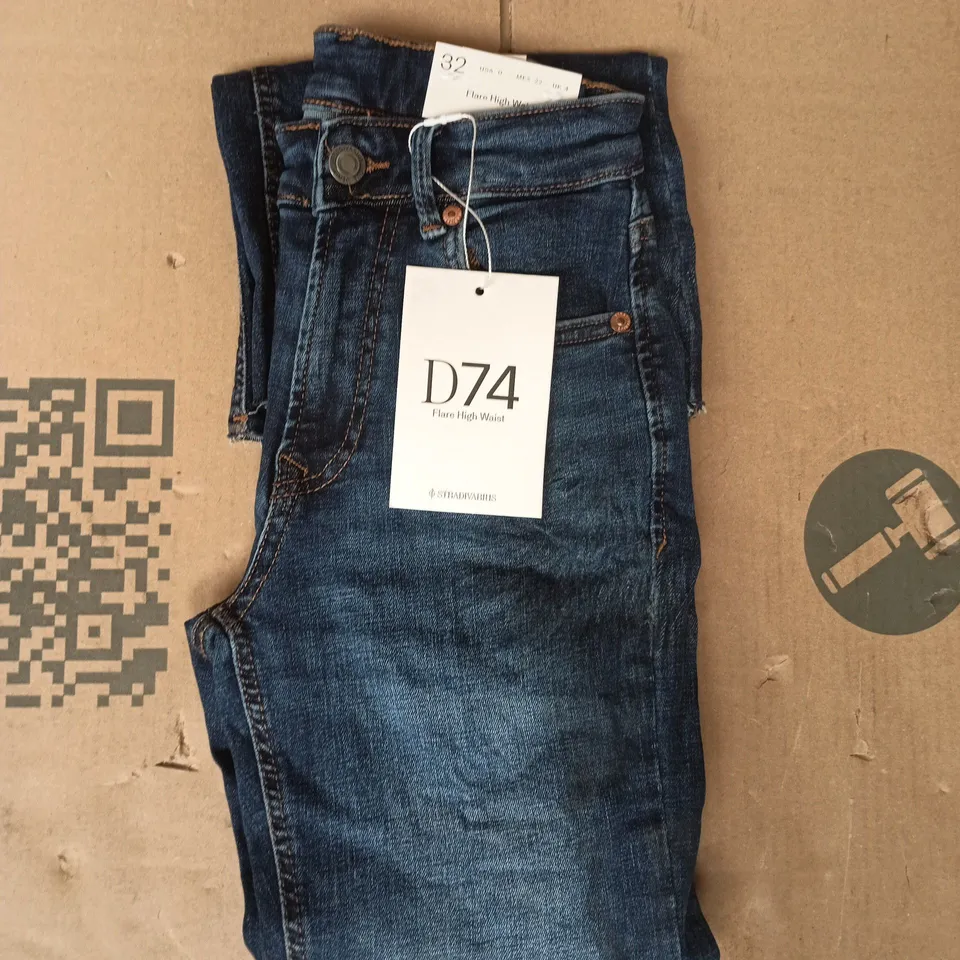 STRADIVARIUS D74 FLARE HIGH WAIST JEANS IN BLUE SIZE UK 4
