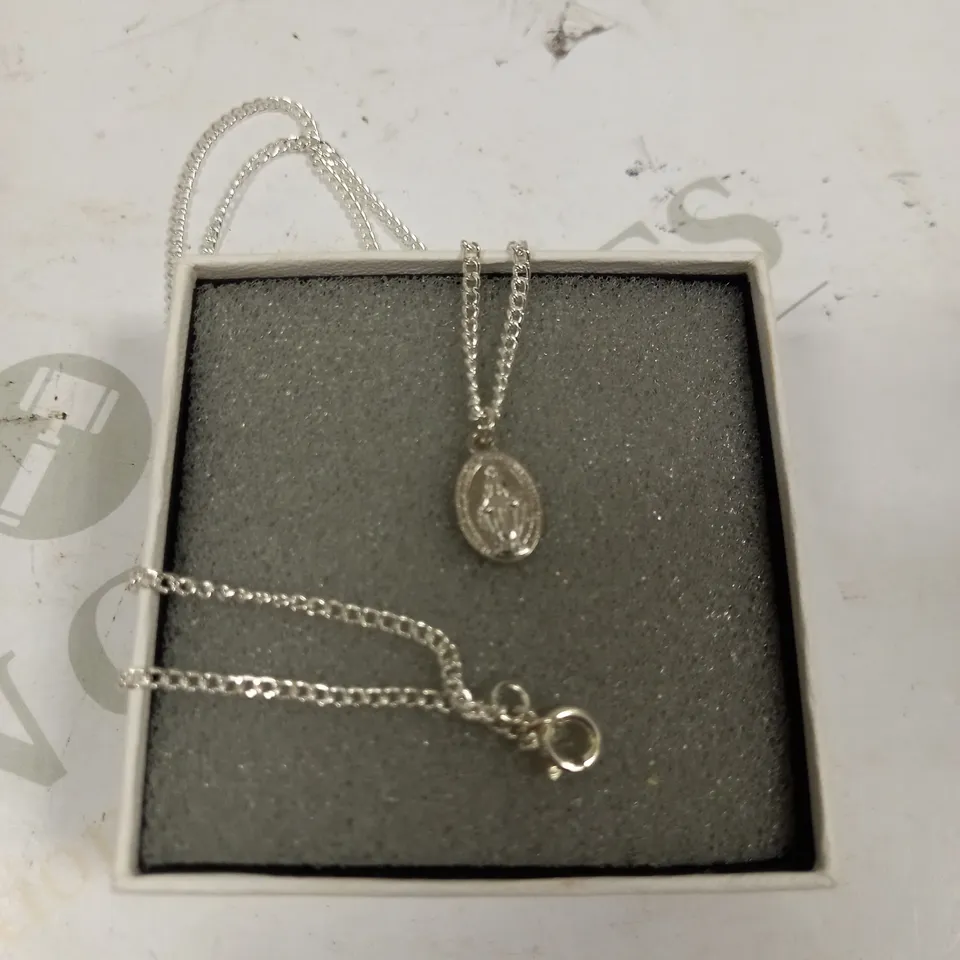 DESIGNER SILVER CHAIN LINK PENDANT NECKLACE 