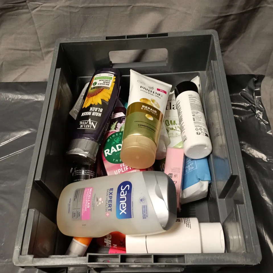 APPROXIMATELY 15 ASSORTED COSMETIC ITEMS INCLUDING SANEX EXPERT SOOTHING SHOWER GEL, PANTENE REPORT AND PROTECT CONDITIONER, HAIR MASK BLACK, LUX COVE 5 IN 1 HYALURLONIC ACID SERUM ETC