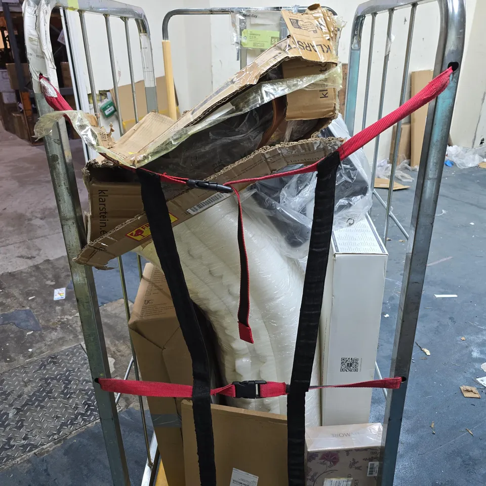 CAGE OF APPROXIMATELY 8 ASSORTED HOUSEHOLD ITEMS TO INCLUDE PILLOWS, MATTRESS TOPPER ETC