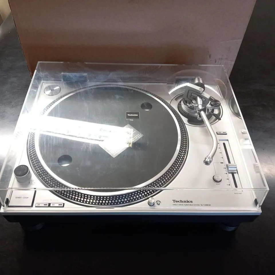 TECHNICS SL1200GR  DIRECT DRIVE TURNTABLE