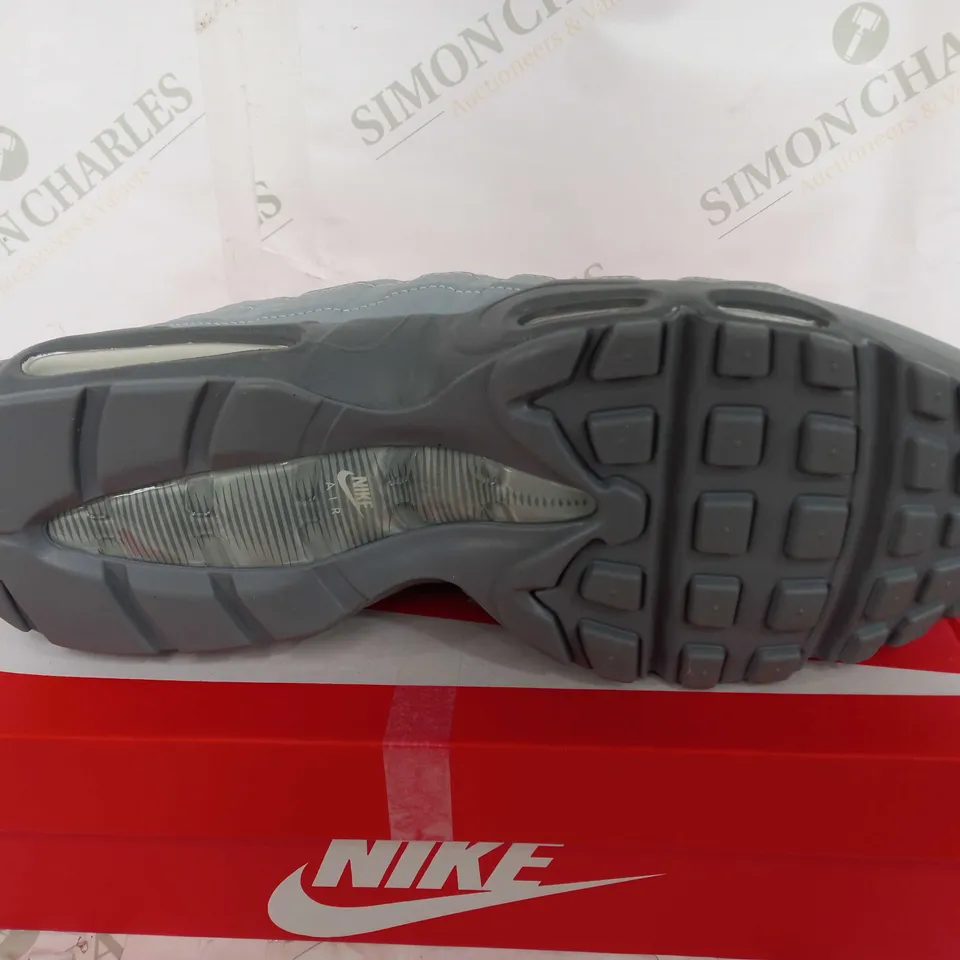 BOXED PAIR OF NIKE AIR MAX 95 TRAINERS IN WOLF GREY - UK 12