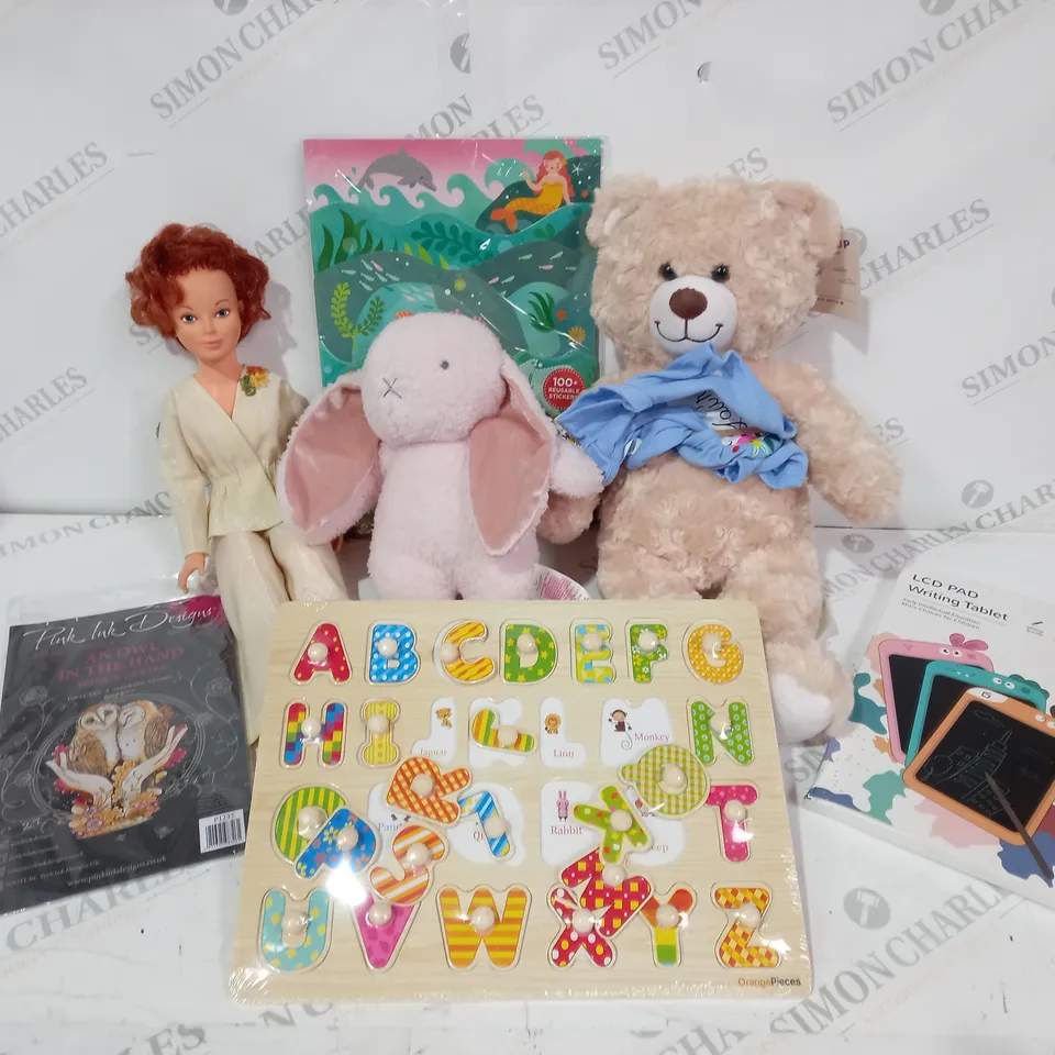 BOX OF APPROX 20 ASSORTED TOYS INCLUDING WOODEN ALPHABET JIGSAW, LCD WIRITING PAD AND PLUSH TEDDY BEAR