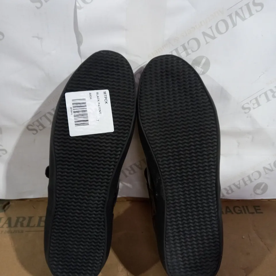 PAIR OF GIRLS KICKERS SIZE 7