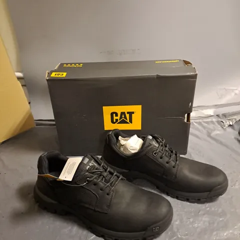 BOXED PAIR OF CAT THRESHOLD LOW SHOES BLACK UK 10