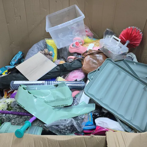 PALLET CONTAINING A LARGE AMOUNT OF ASSORTED HOUSEHOLD ITEMS