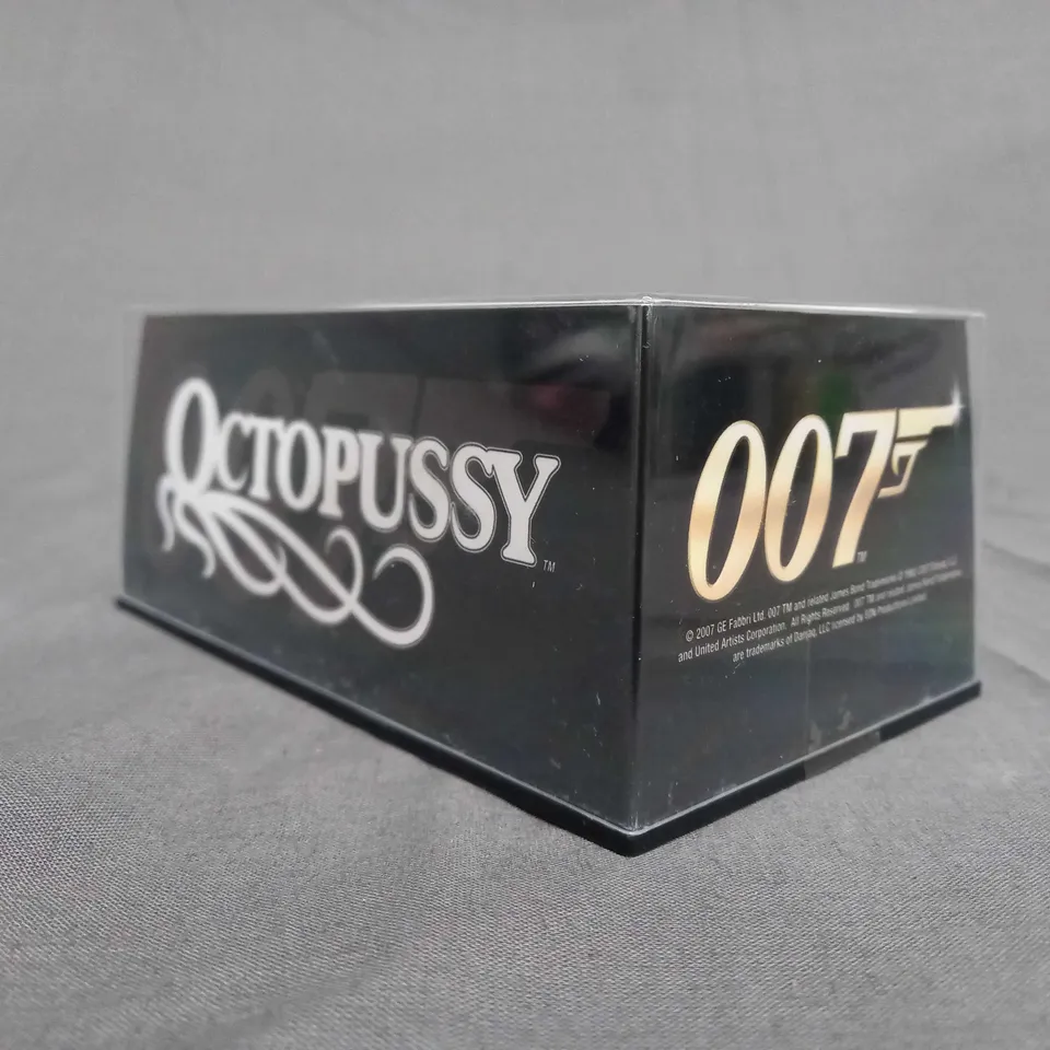 JAMES BOND 007 OCTOPUSSY TUK TUK MODEL