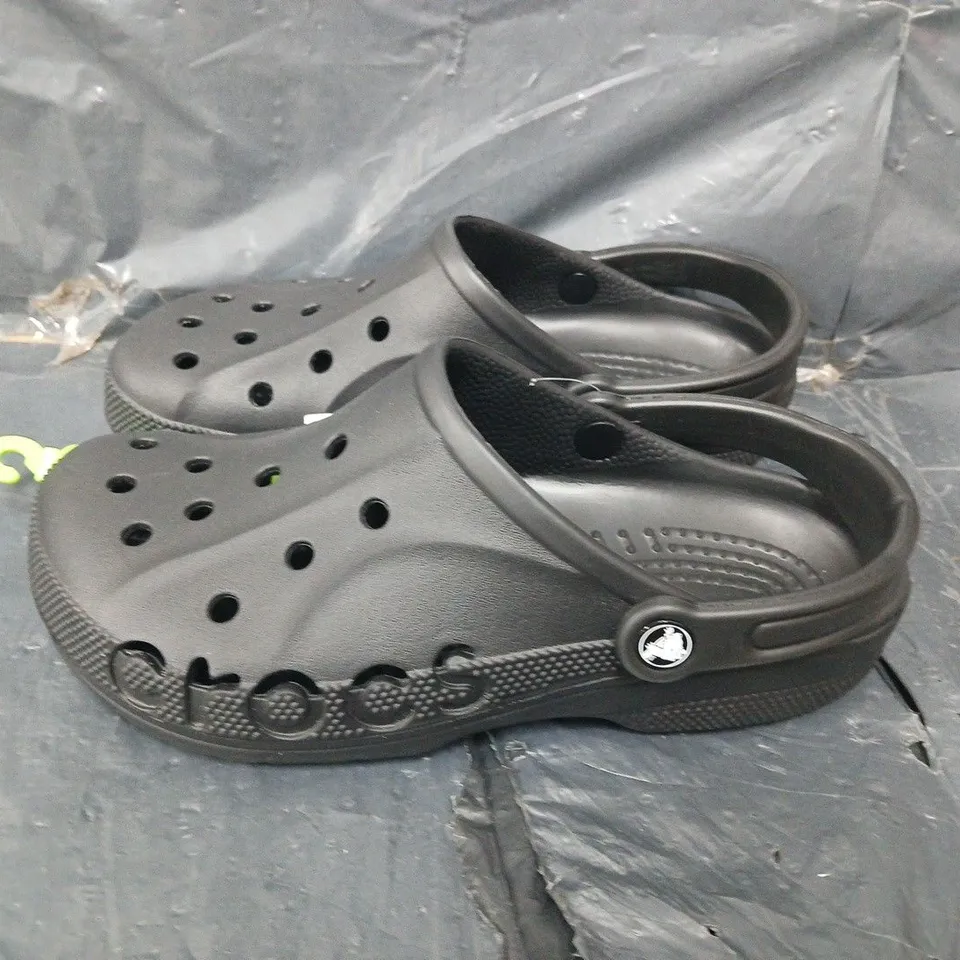 PAIR OF CLASSIC CROC CLOGS IN BLACK - UK SIZE 7