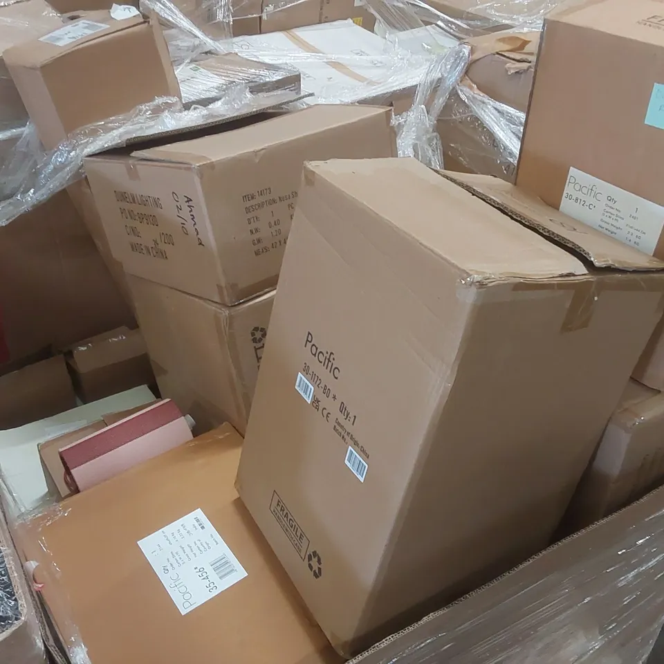PALLET TO CONTAIN A VERY LARGE QUANTITY OF DESIGNER INDOOR LIGHTING PRODUCTS TO INCLUDE: WALL LIGHTS, CEILING LIGHT, TABLE LIGHT ECT