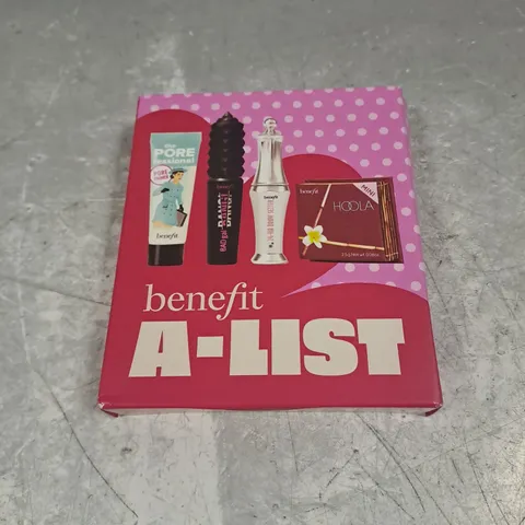 BOXED BENEFIT A-LIST MAKEUP SET