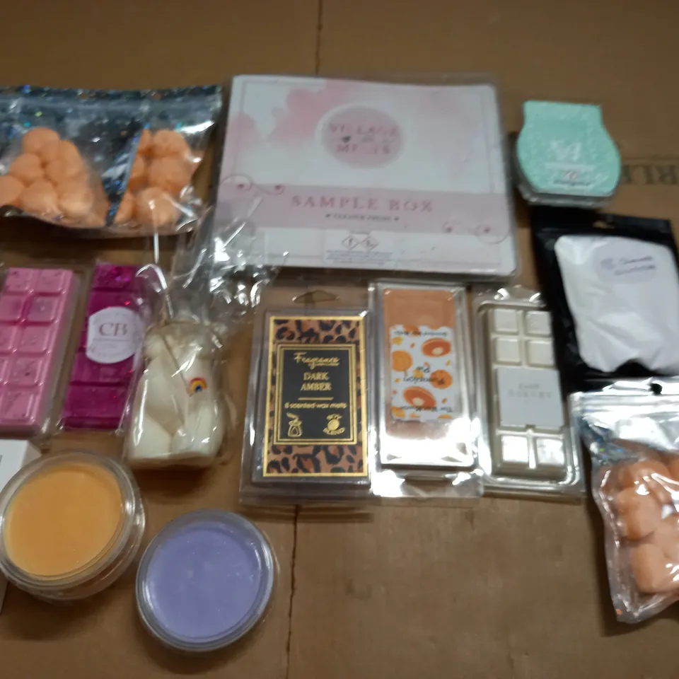 LOT OF ASSORTED WAX MELTS IN VARIOUS FRAGRENCES