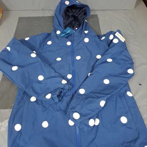 HOLLY AND BEAU COLOUR CHANGING RAINCOAT - BLUE WITH WHITE POLKA DOTS - SIZE LARGE