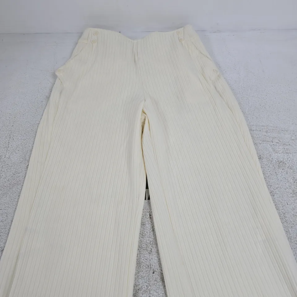 WYNNE LAYERS CREAM CORDUROY WIDE-LEG TROUSERS – SIZE M