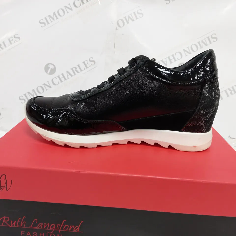 BOXED PAIR OF RUTH LANGSFORD WEDGE TRAINERS IN BLACK SIZE 5