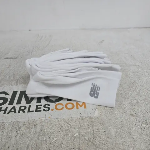 SET OF 5 WHITE NEW BALANCE SOCKS SIZE UNSPECIFIED