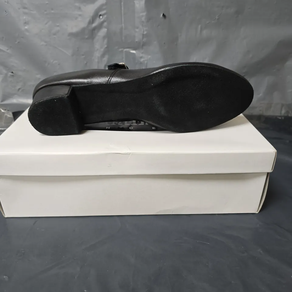 ORGANMASTER LEATHER COURT SHOES - BLACK - SIZE 8