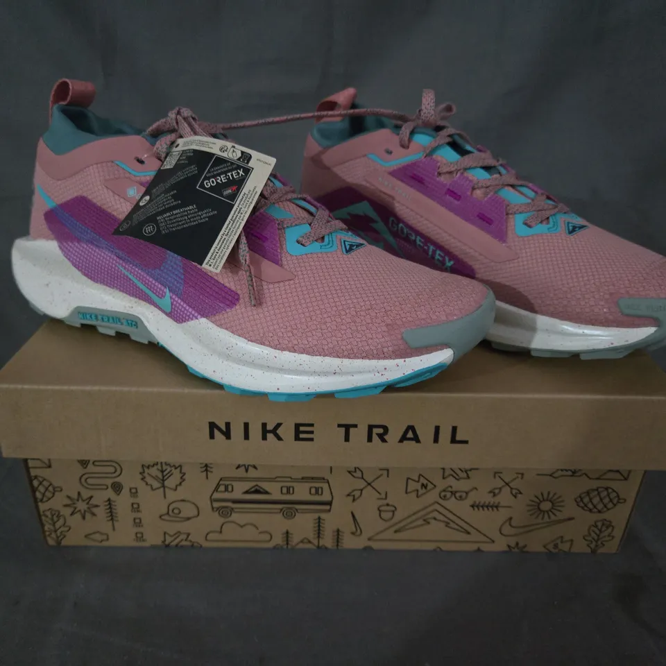 BOXED PAIR OF NIKE REACT X PEGASUS TRAIL 5 GTX SHOES IN MULTICOLOUR UK SIZE 6.5