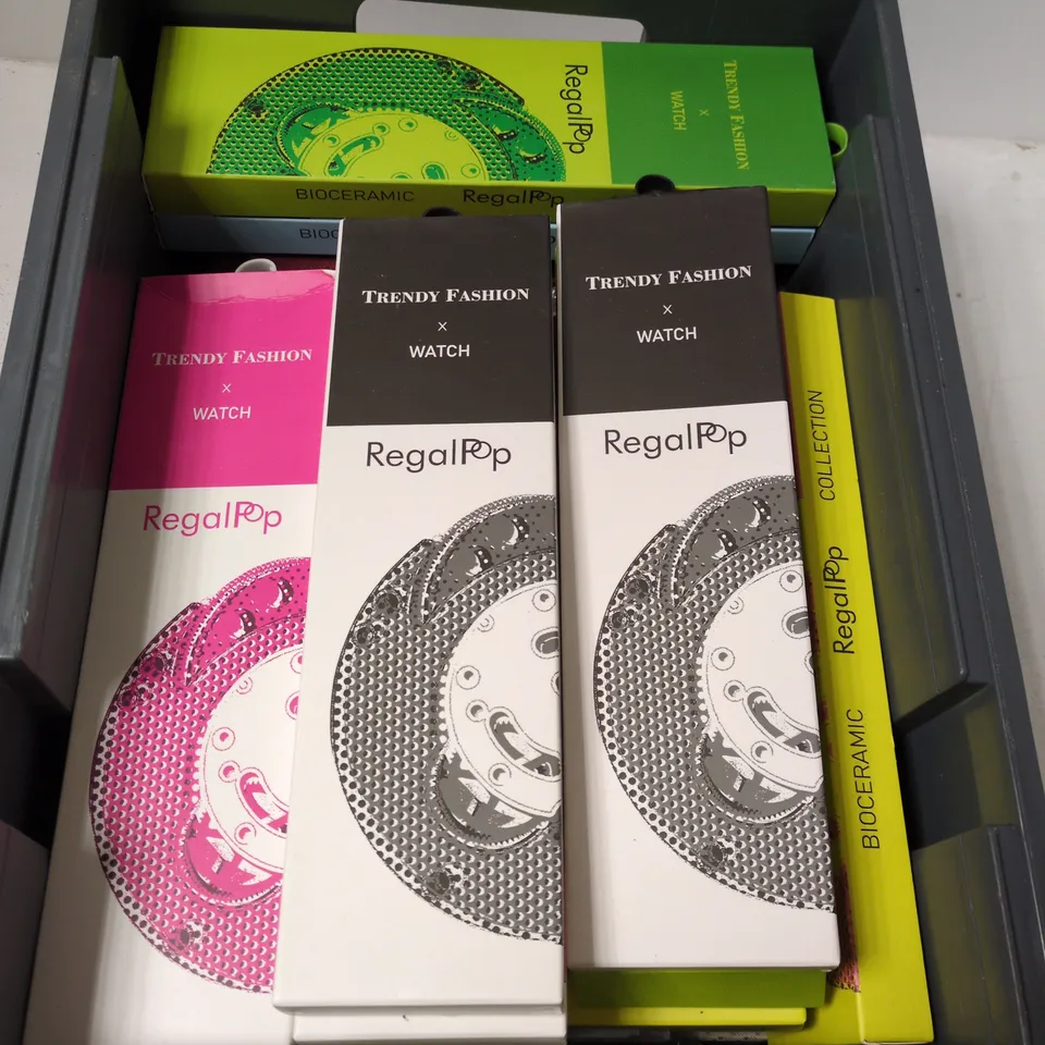 BOX CONTAINING A MIX OF ASSORTED WATCHES AND JEWELERY