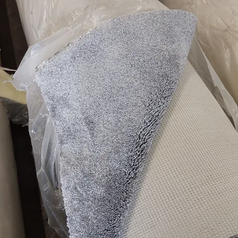 ROLL OF QUALITY CLASSIC CHARM AB CARPET // SIZE: APPROX 5 X 5.9m
