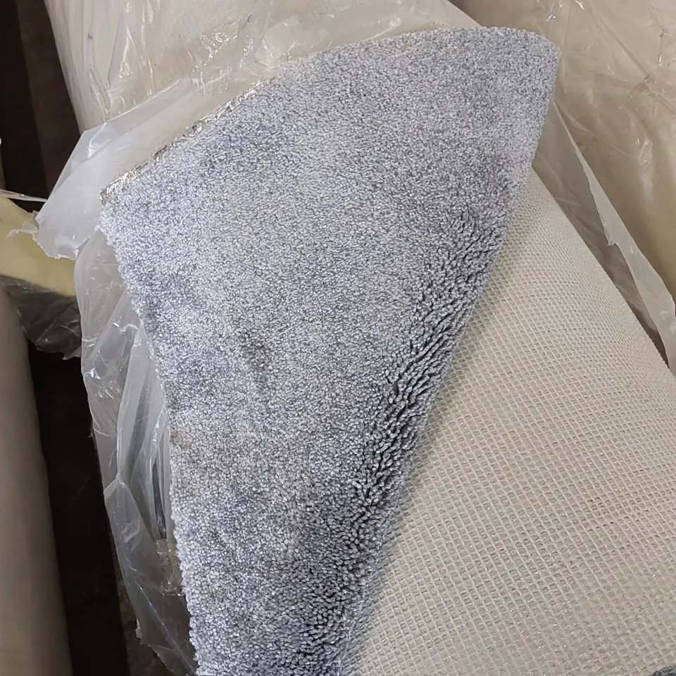 ROLL OF QUALITY CLASSIC CHARM AB CARPET // SIZE: APPROX 5 X 5.9m