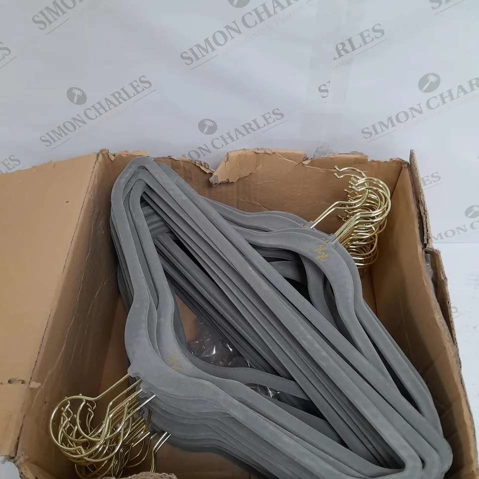 VELVET GREY HANGERS X20