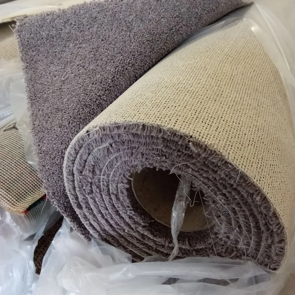 ROLL OF QUALITY DURHAM TWIST ELEPHANT AB CARPET // APPROX SIZE: 4.4 x 4m