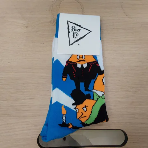 BOX OF APPROXIMATELY 360 PAIRS OF BRAND NEW BIER CO SOCKS (1 BOX)