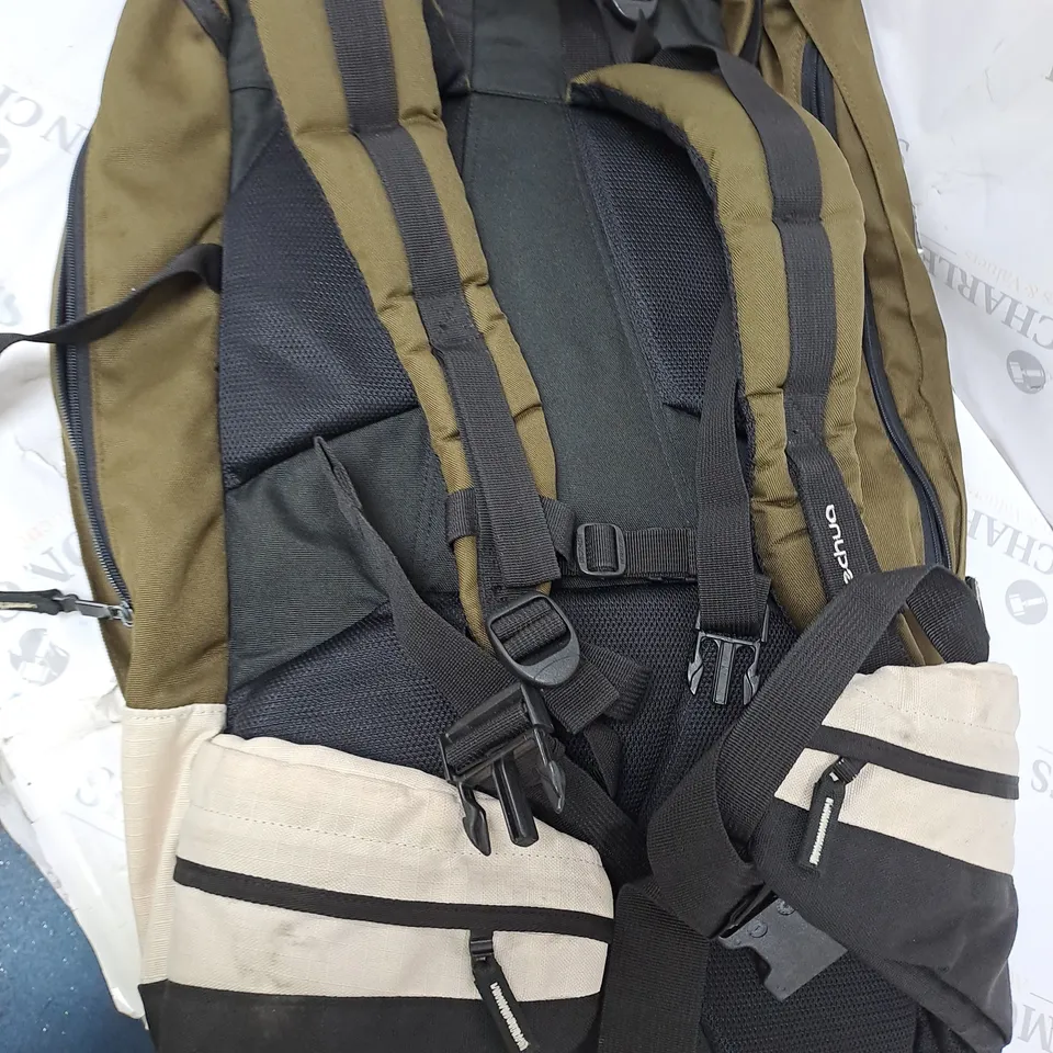 QUECHA FORCLAZ L40 GREEN WHITE & BLACK BACKPACK 