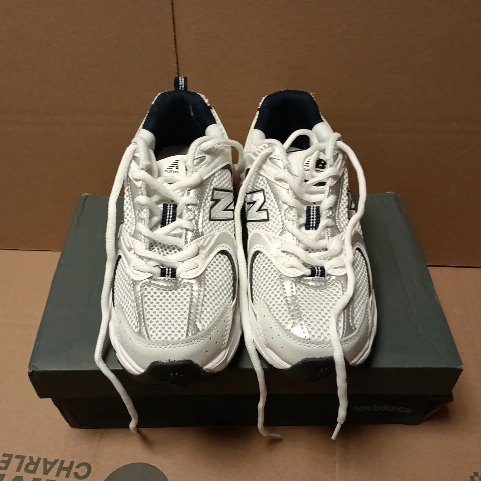 BOXED PAIR OF NEW BALANCE RUNNING 530 TRAINERS IN WHITE - UK 4