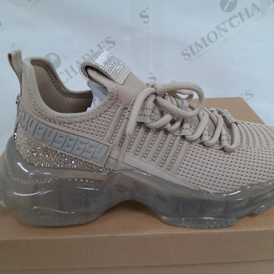 BOXED PAIR OF STEVE MADDEN MAXILLA-R TRAINERS IN ROSE GOLD COLOUR - UK 6