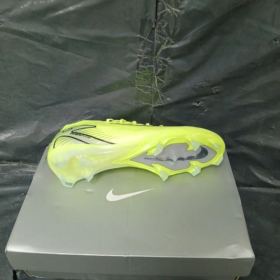 BOXED PAIR OF NIKE ZM VAPOR 16 ELITE FG UK 6 