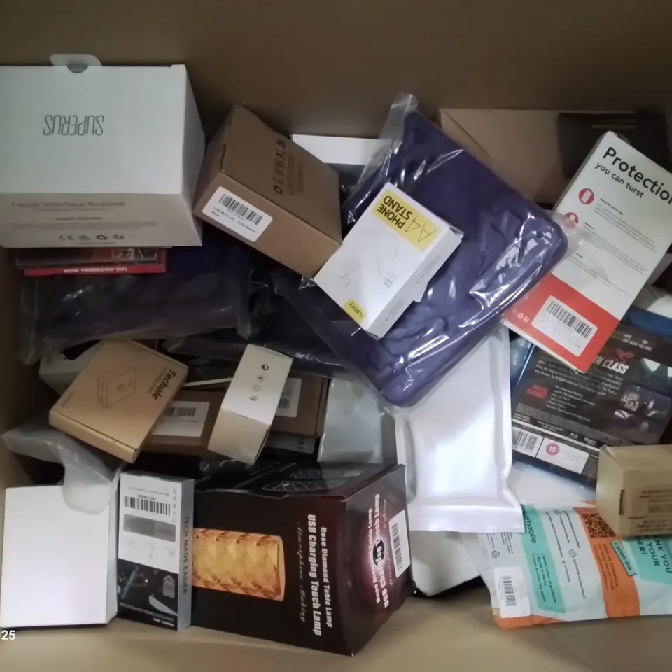 BOX CONTAINING LARGE AMOUNT OF BOXED ELECTRICAL ITEMS TO INCLUDE: LIGHT UP PC KEYBOARD, DUMMY CCTV CAMERA, MOUSE PAD, SCREEN PROTECTION COVERS, PHONE CASES, LAMPS ETC.