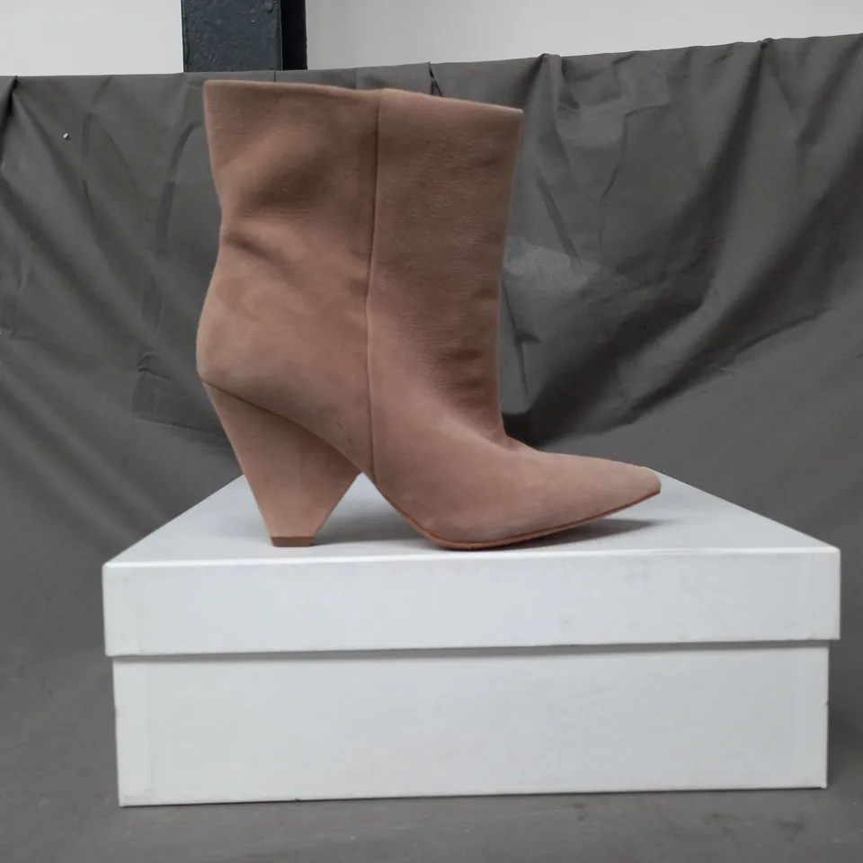 BOXED PAIR OF VINCE CAMUTO REGINA SUEDE ANKLE BOOTS IN TAN EU SIZE 36.5