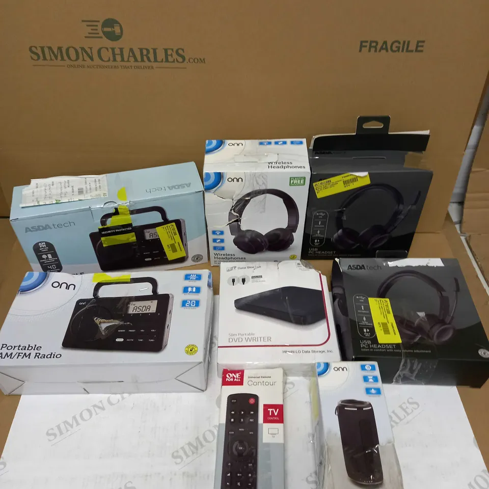LOT OF APPROXIMATELY 20 ELECTRICAL ITEMS TO INCLUDE PORTABLE AM/FM RADIO, UNIVERSAL REMOTE, PORTABLE DVD WRITER ETC