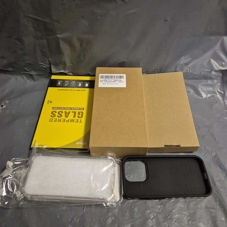 APPROX 20 ASSORTED PHONE ACCESSORIES TO INCLUDE CASES, SCREEN PROTECTORS, CHARGERS, ETC