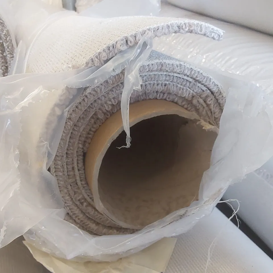 ROLL OF QUALITY TUDOR CO-ORDINATES PEBBLE CARPET - APPROXIMATELY 2 x 4m