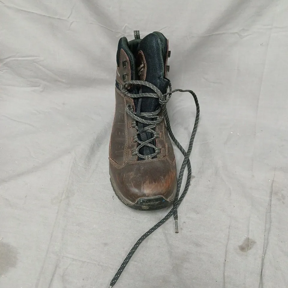 UNBOXED BERGHAUS EXPEDITOR RIDGE 2.0 WALKING BOOTS SIZE UK 11. USED