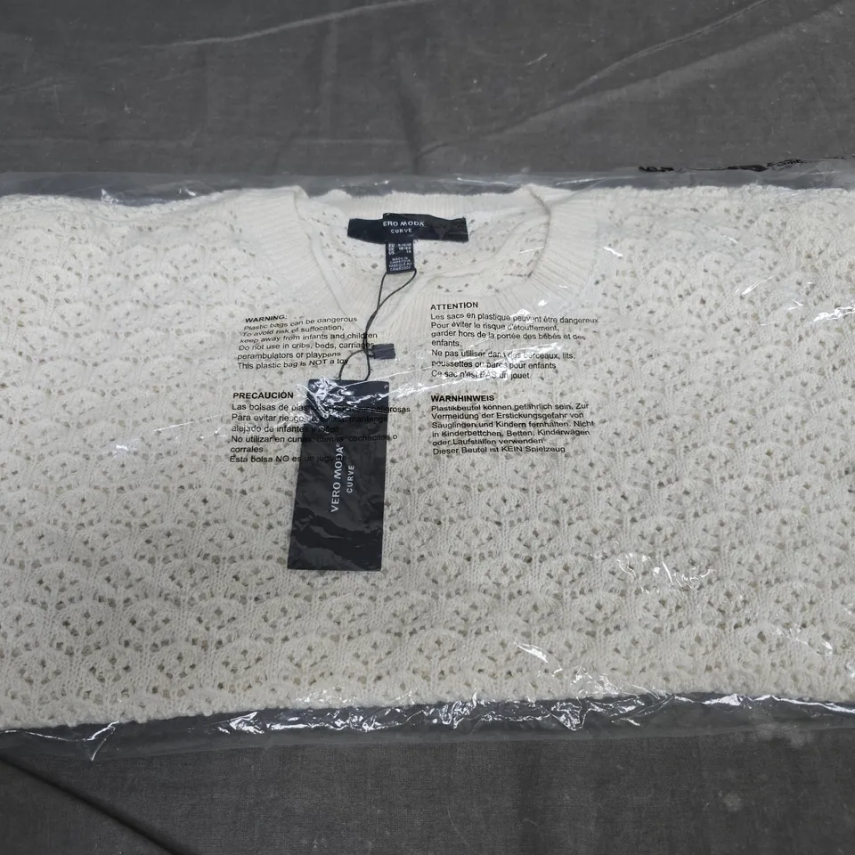VERO MODA PULLOVER IN WHITE SIZE UK 18-20 