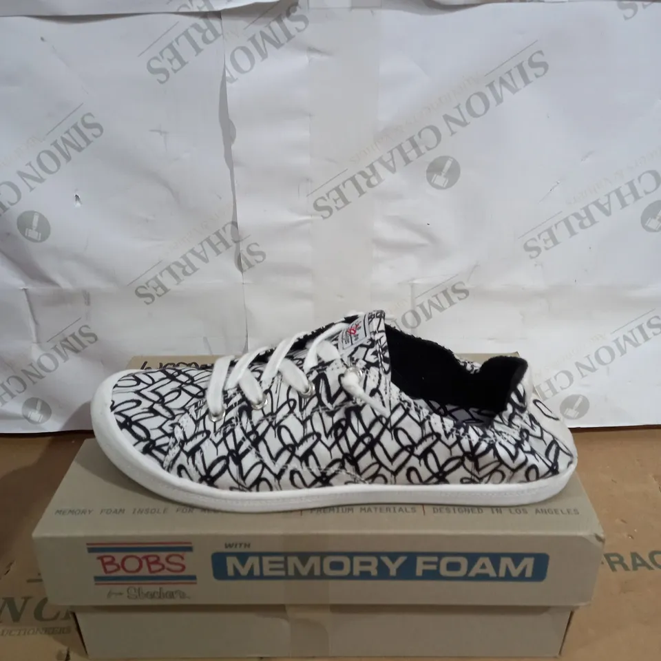 SKECHERS BOBS B EXTRA CUTE CANVAS SLIP ON TRAINER SIZE 6.5