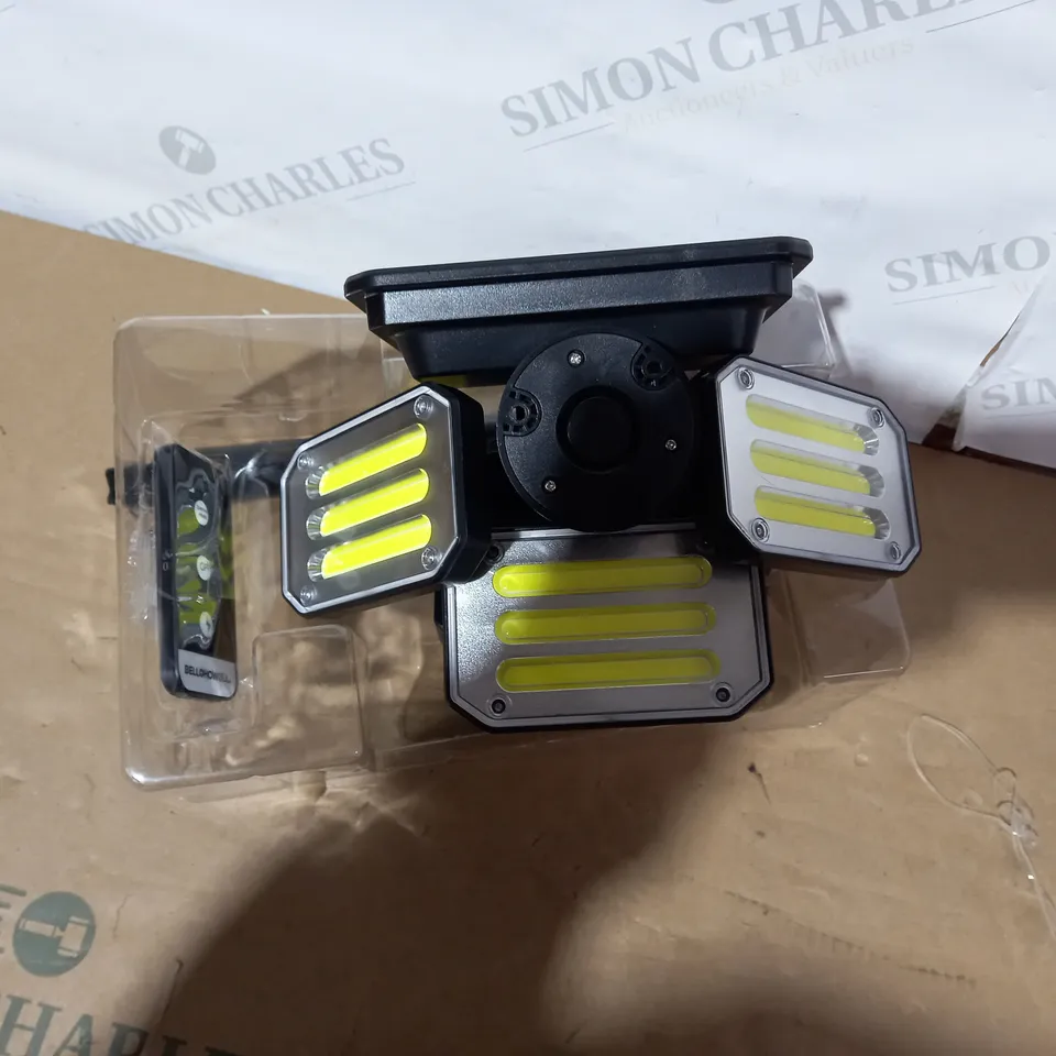 BELL & HOWELL 300 LUMENS BIONIC FLOODLIGHT