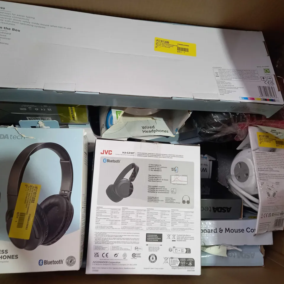 BOX OF APPROXIATELY 15 ASSORTED HOUSEHOLD ITEMS TO INCLUDE ASDA TECH DAB+ RADIO, ASDA TECH PORTABLE STEREO BLUETOOTH SPEAKER, BLACKWEB USB PC HEADSET, ETC